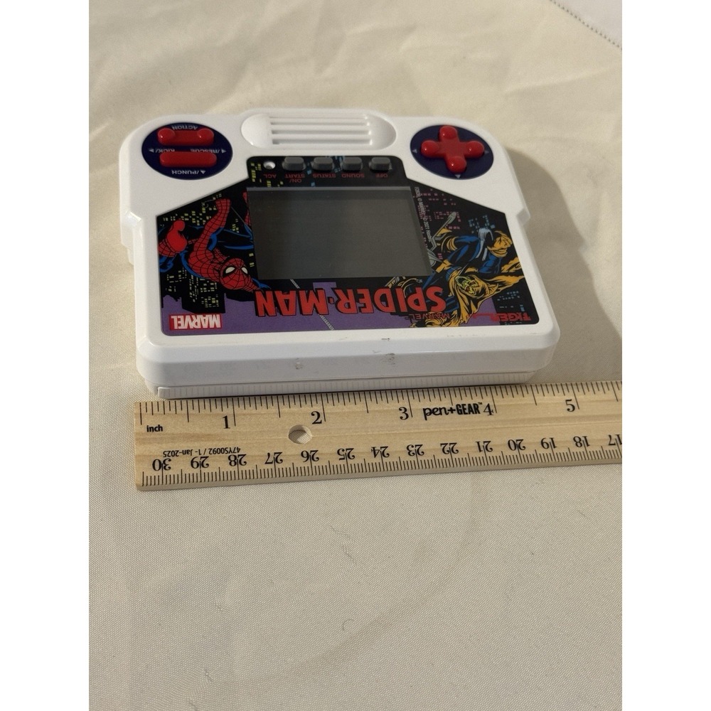 2020 Spider Man Hasbro Tiger Electronics Handheld Game Marvel - Works - Picture 7 of 7